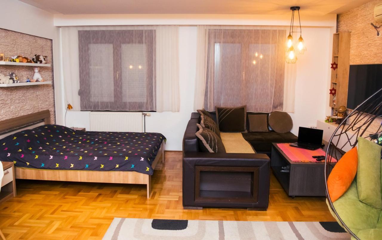 Apartment Aleksija Ниш Екстер'єр фото