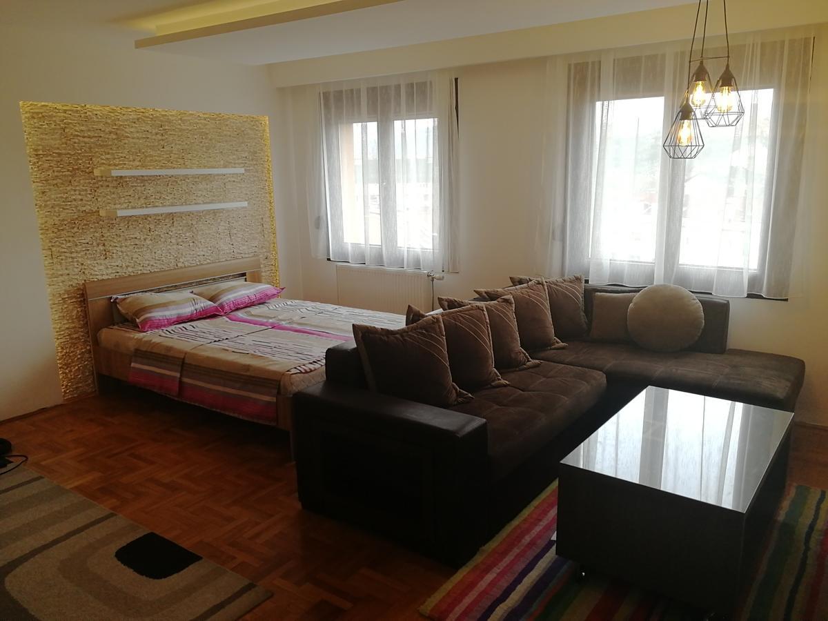 Apartment Aleksija Ниш Екстер'єр фото